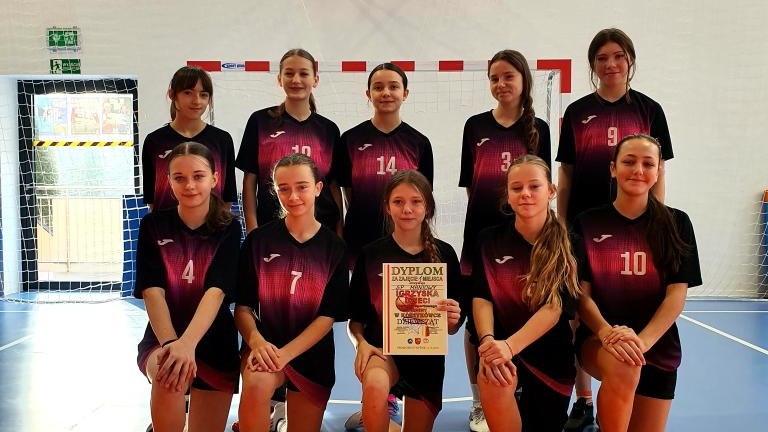 Igrzyska Dzieci – Rywalizacja Ośrodka Pieniny w Piłce Koszykowej – zwycięstwo dziewcząt z Maniów (1).jpg