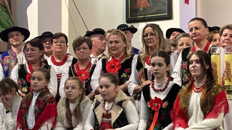 Kolędowanie w Sromowcach Niżnych (16).jpg