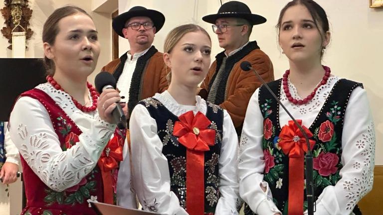 Kolędowanie w Sromowcach Niżnych (2).jpg