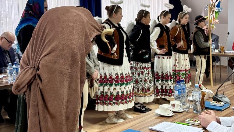 Mali Maniowianie z kolędą na Sesji Rady Gminy Czorsztyn (4).jpeg