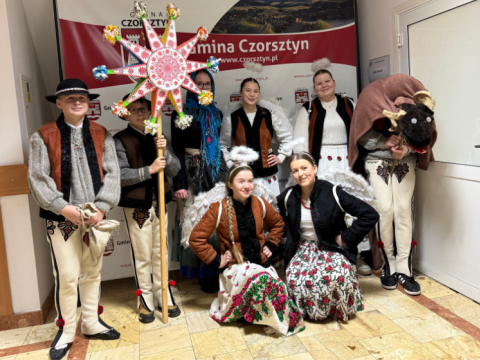Mali Maniowianie z kolędą w Urzędzie Gminy Czorsztyn