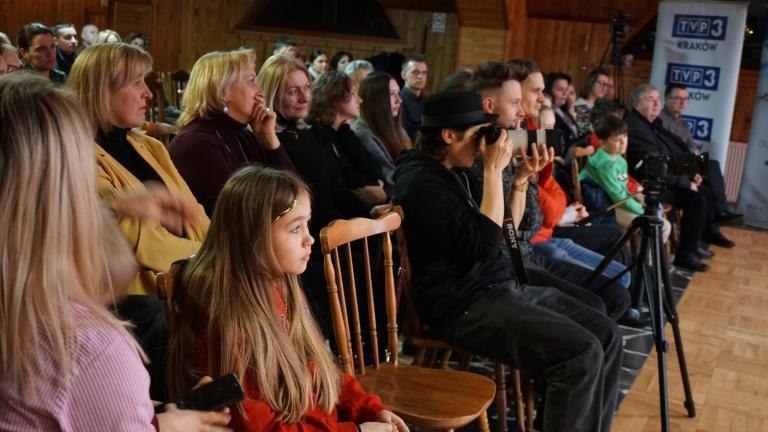 Kontrasty muzyki ludowej w Domu Kultury w Maniowach (10).jpg