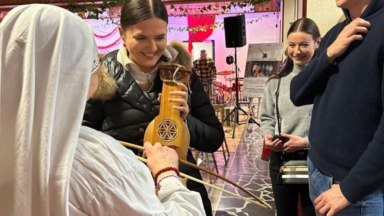 Kontrasty muzyki ludowej w Domu Kultury w Maniowach (23).jpg