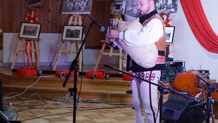 Kontrasty muzyki ludowej w Domu Kultury w Maniowach (6).jpg