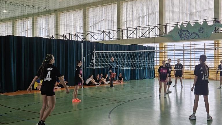 Gminne Igrzyska Dzieci i Młodzieży Szkolnej w siatkówce (13).jpeg