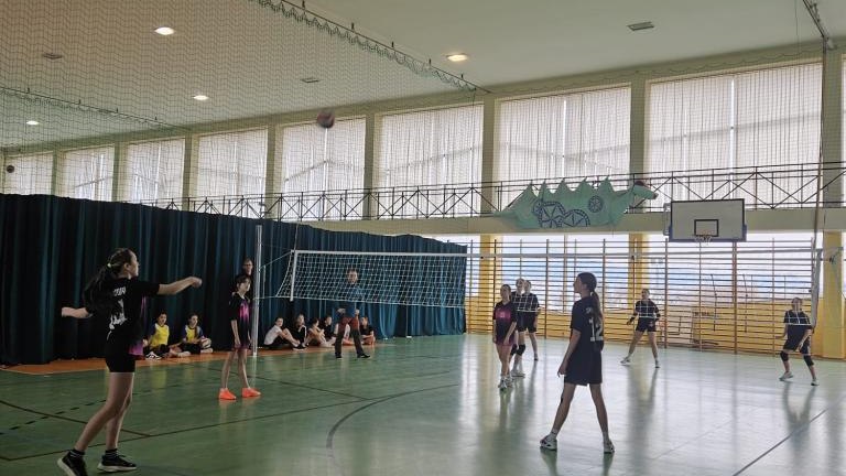 Gminne Igrzyska Dzieci i Młodzieży Szkolnej w siatkówce (14).jpeg