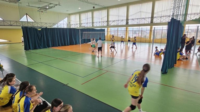 Gminne Igrzyska Dzieci i Młodzieży Szkolnej w siatkówce (20).jpeg