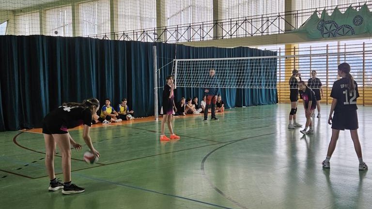 Gminne Igrzyska Dzieci i Młodzieży Szkolnej w siatkówce (21).jpeg