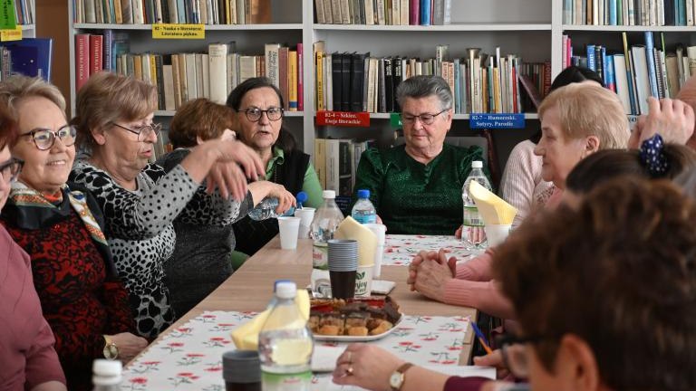 Dzień Kobiet w Gminnej Bibliotece Publicznej w Kluszkowcach (1).JPG