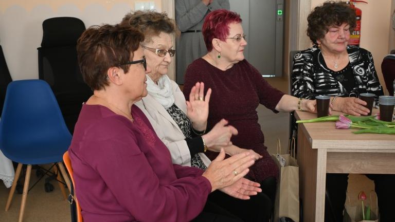 Dzień Kobiet w Gminnej Bibliotece Publicznej w Kluszkowcach (15).JPG