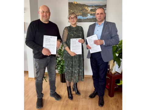 Podpisano umowę na realizację zadania pn. „Modernizacja energetyczna Wielofunkcyjnego Domu Ludowego w Kluszkowcach”