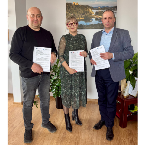 Podpisano umowę na realizację zadania pn. „Modernizacja energetyczna Wielofunkcyjnego Domu Ludowego w Kluszkowcach”