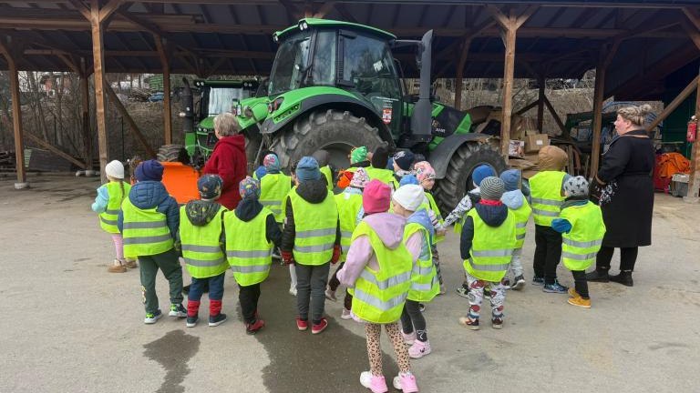19 marca 2026 r. oddziały przedszkolne ze Szkoły Podstawowej w Maniowach odwiedziły gminny Punkt Selektywnej Zbiórki Odpadów Komunalnych. Najmłodszym towarzyszyły (3).jpeg