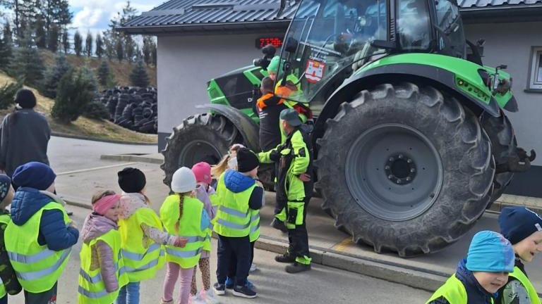 19 marca 2026 r. oddziały przedszkolne ze Szkoły Podstawowej w Maniowach odwiedziły gminny Punkt Selektywnej Zbiórki Odpadów Komunalnych. Najmłodszym towarzyszyły (4).jpeg