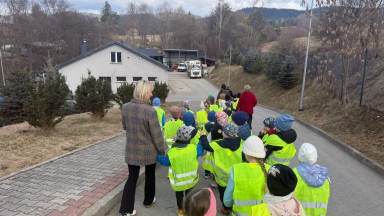 19 marca 2026 r. oddziały przedszkolne ze Szkoły Podstawowej w Maniowach odwiedziły gminny Punkt Selektywnej Zbiórki Odpadów Komunalnych. Najmłodszym towarzyszyły wy (1).jpeg