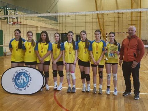 II miejsce w  powiecie  dziewczyn  ze  Szkoły  Podstawowej    w Sromowcach Niżnych w Igrzyskach  Młodzieży  szkolnej w siatkówce