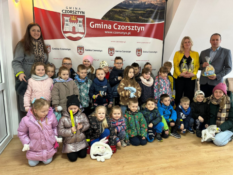 Przedszkolaki z Maniów z wizytą świąteczną w urzędzie