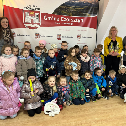 Przedszkolaki z Maniów z wizytą świąteczną w urzędzie