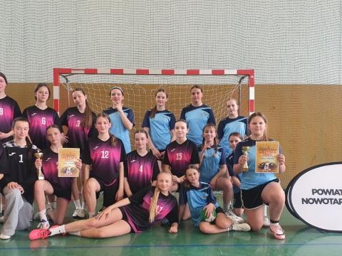 Kolejny sukces dziewcząt że Szkoły Podstawowej w Maniowach