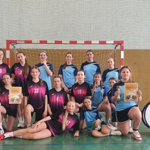 Kolejny sukces dziewcząt że Szkoły Podstawowej w Maniowach