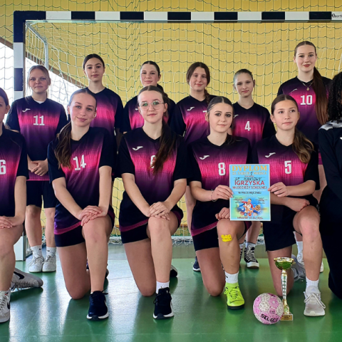 Sukces piłkarek ręcznych z Maniów