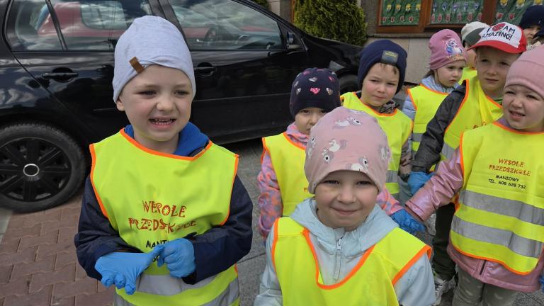 Przedszkolaki sprzątają świat! (10).jpg