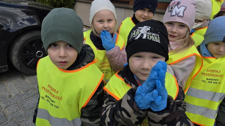 Przedszkolaki sprzątają świat! (13).jpg