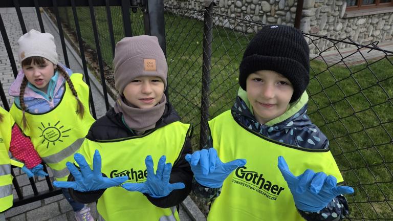 Przedszkolaki sprzątają świat! (18).jpg