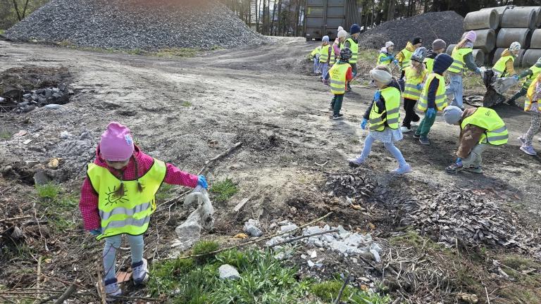 Przedszkolaki sprzątają świat! (2).jpg