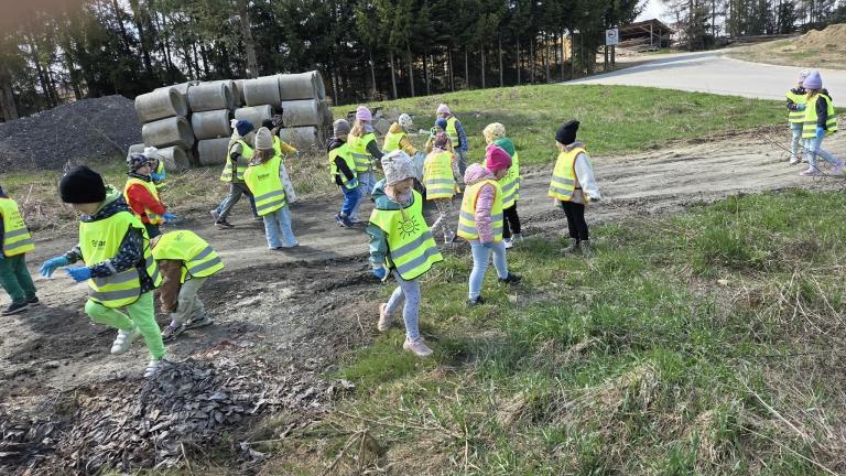 Przedszkolaki sprzątają świat! (23).jpg