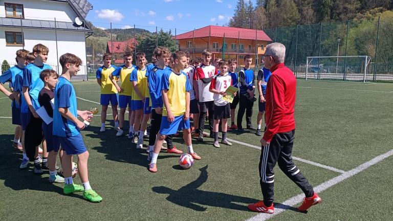 Triumf chłopców ze Sromowiec Niżnych w turnieju o mistrzostwo Ośrodka Pieniny01 (2).jpg