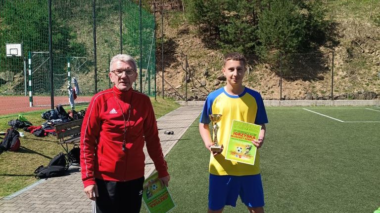 Triumf chłopców ze Sromowiec Niżnych w turnieju o mistrzostwo Ośrodka Pieniny01 (3).jpg