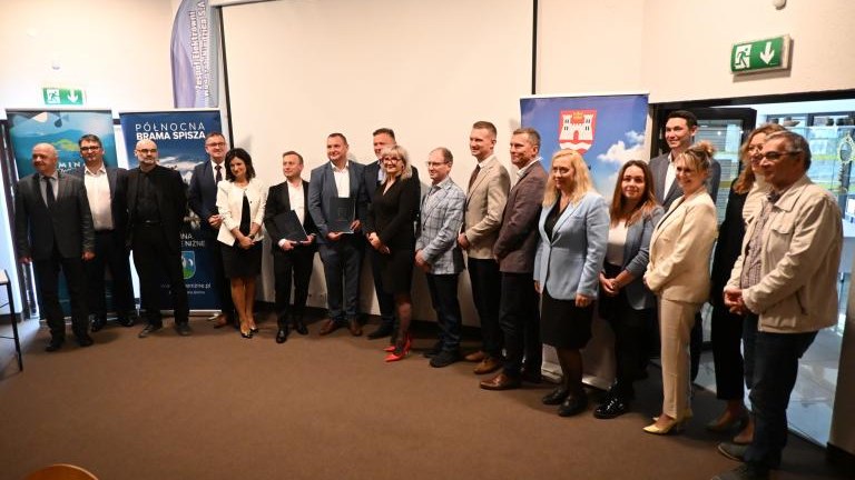 8 maja 2026 r. w Niedzicy podpisana została umowa na realizację strategicznego projektu w ramach Klastra Energii Zbiornika Czorsztyńskiego (153).JPG
