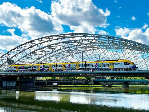 Pociągiem za złotówkę? W Małopolsce to możliwe!