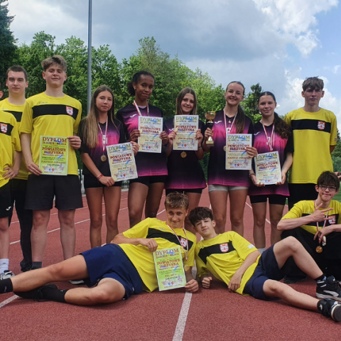 Znakomity start uczniów z Maniów w Powiatowych Igrzyskach Młodzieży Szkolnej - Drużynowa Liga Lekkoatletyczna