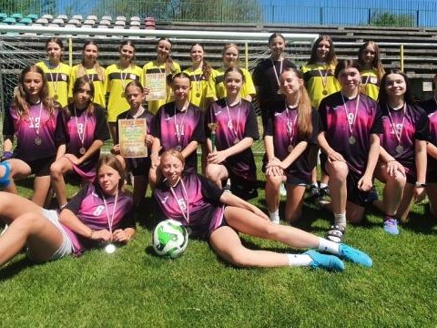 Złoto i srebro dla Maniów! Piłkarki podbiły powiat nowotarski