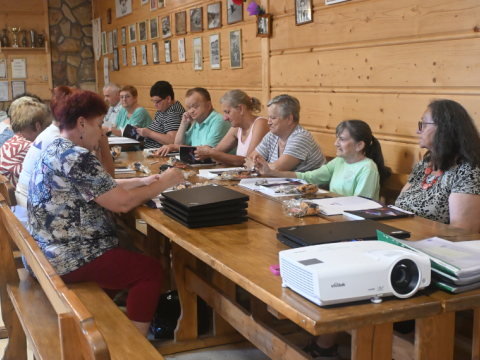 Seniorzy z Gminy Czorsztyn uczą się bezpiecznie korzystać z internetu