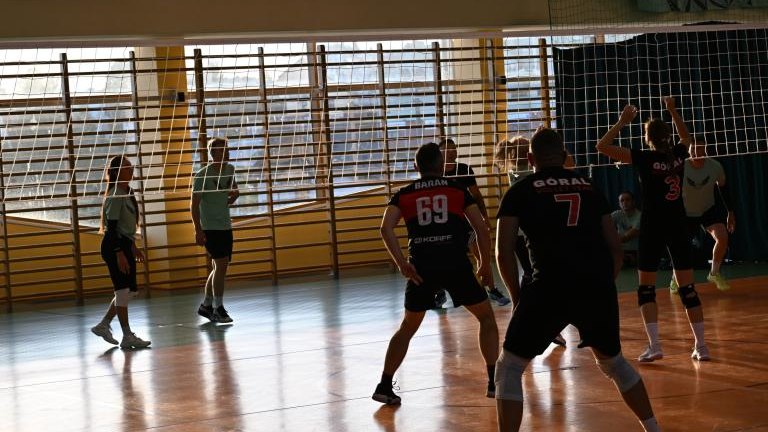 Rozgrywki w ramach Amatorskiej Ligi PIłki Siatkowej w Gminie Czorsztyn 4 października 2026 roku (1).JPG
