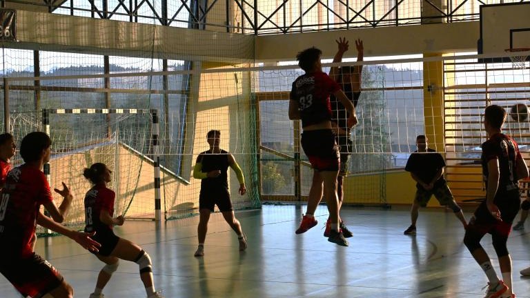 Rozgrywki w ramach Amatorskiej Ligi PIłki Siatkowej w Gminie Czorsztyn 4 października 2026 roku (11).JPG