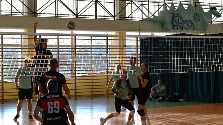 Rozgrywki w ramach Amatorskiej Ligi PIłki Siatkowej w Gminie Czorsztyn 4 października 2026 roku (12).JPG
