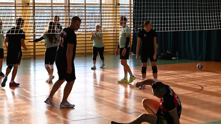 Rozgrywki w ramach Amatorskiej Ligi PIłki Siatkowej w Gminie Czorsztyn 4 października 2026 roku (13).JPG