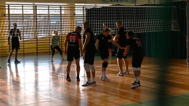 Rozgrywki w ramach Amatorskiej Ligi PIłki Siatkowej w Gminie Czorsztyn 4 października 2026 roku (14).JPG