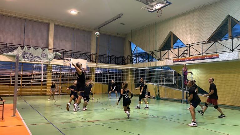 Rozgrywki w ramach Amatorskiej Ligi PIłki Siatkowej w Gminie Czorsztyn 4 października 2026 roku (2).jpeg