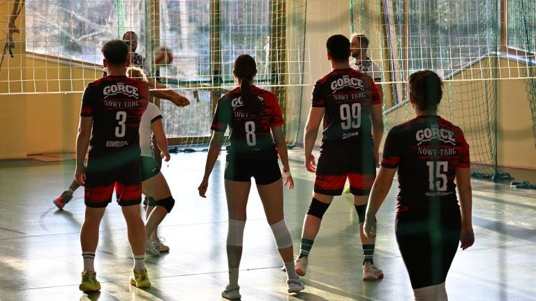 Rozgrywki w ramach Amatorskiej Ligi PIłki Siatkowej w Gminie Czorsztyn 4 października 2026 roku (3).JPG