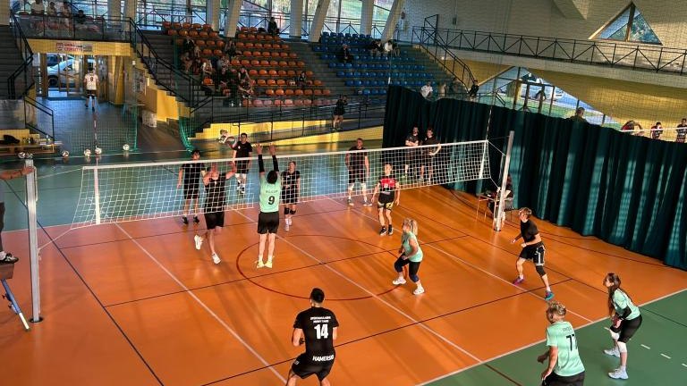 Rozgrywki w ramach Amatorskiej Ligi PIłki Siatkowej w Gminie Czorsztyn 4 października 2026 roku (4).jpeg