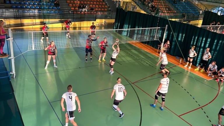Rozgrywki w ramach Amatorskiej Ligi PIłki Siatkowej w Gminie Czorsztyn 4 października 2026 roku (5).jpeg