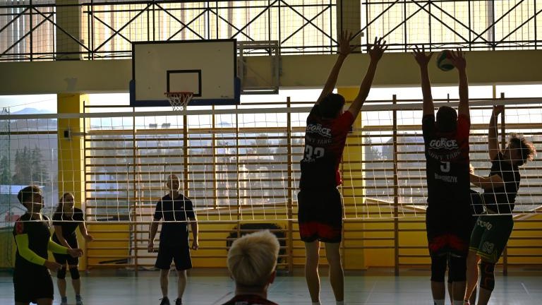 Rozgrywki w ramach Amatorskiej Ligi PIłki Siatkowej w Gminie Czorsztyn 4 października 2026 roku (9).JPG