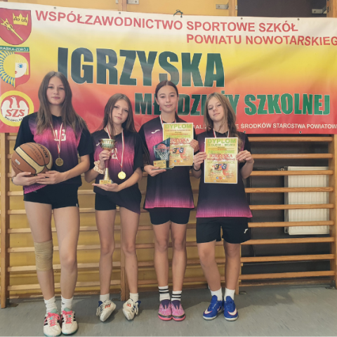 Wielki sukces dziewcząt z Maniów! Historyczne mistrzostwo powiatu w koszykówce 3×3!