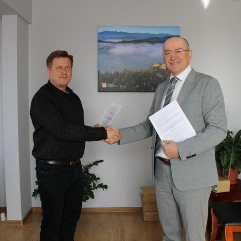 Umowa na przebudowę drogi gminnej w miejscowości Kluszkowce podpisana