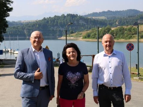 Budynek dla ratownictwa wodnego nad Jeziorem Czorsztyńskim